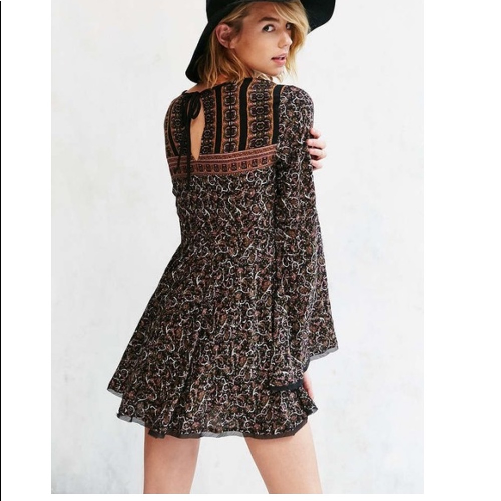 Black Ecote Sascha Bell Sleeve Short Casual Dress